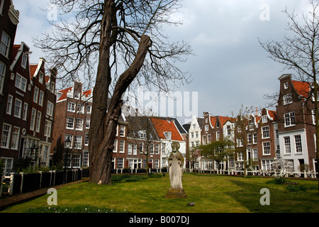 Case entro il begijnhof square nieuwe zijde Amsterdam Paesi Bassi Olanda settentrionale Europa Foto Stock