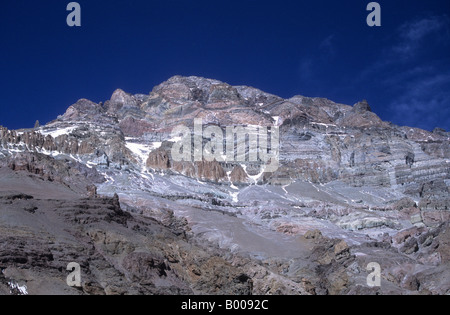 Mt. Aconcagua faccia Ovest, visto dal Campeggio Base Plaza de Mulas, Argentina Foto Stock