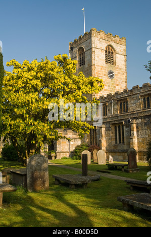St Michael nel xv secolo Chiesa medievale, Kirkby Malham, Yorkshire Dales National Park, England, Regno Unito Foto Stock
