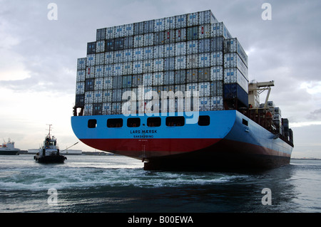 Porto di Rotterdam il Lars Maersk Container nave lasciando il terminale sul Maasvlakte Foto Stock