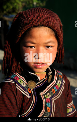 Ritratto di giovane Hani Akha ragazza presi in Yunnan in Cina Foto Stock