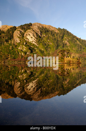 Glanmore riflessioni sul lago vicino la healey pass e lauragh, al di fuori di Kenmare County Kerry Ring of Kerry Irlanda Foto Stock