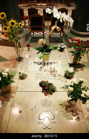 La tomba di Grace Kelly ( La Principessa Grace di Monaco ); la Cattedrale di San Nicola, Monte Carlo, Monaco Foto Stock