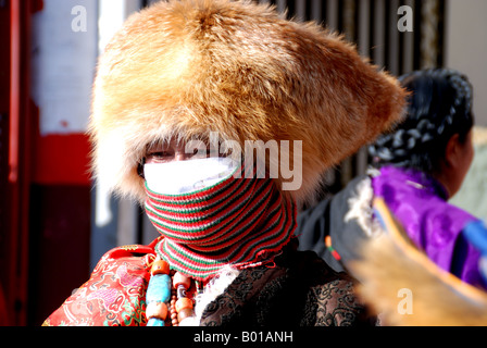 Un felice donna tibetana Foto Stock