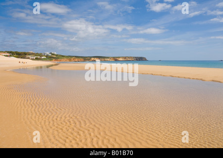 Sabbia dorata sulla spiaggia di Martinhal Sagres Algarve Portogallo UE Europa Foto Stock