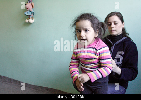 Bambino il Centro di riabilitazione per patologie neurologiche e disturbi Psychoneurological, Tbilisi, Georgia Foto Stock