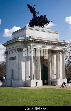 La Quadriga sulla sommità del Wellington Arch, Hyde Park Corner, Londra. Foto Stock