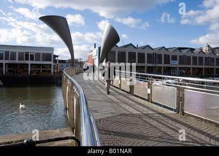 Pero's Bridge è un pedone ponte mobile a sant Agostino raggiungere nel porto di Bristol. Foto Stock