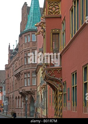 Haus zum Walfisch antica domicil di Erasmus von Rotterdam whale house con jutty portale in stile tardo gotico Foto Stock