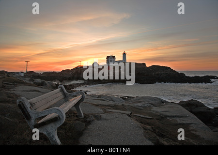 Cape Neddick Nubble luce a sunrise durante i mesi primaverili si trova a York Maine USA Foto Stock