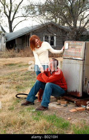 Due amanti di condividere un momento vicino insieme Foto Stock