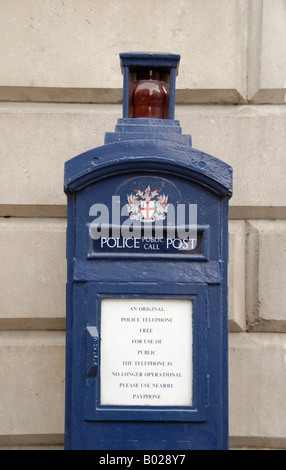 Vecchio telefono polizia box London Inghilterra England Foto Stock