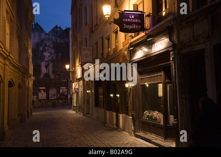Le Cercueil bar club di notte, e il centro di Bruxelles street scene. 10-12 Haringstraat | rue des Harengs 1000 Brussel | Bruxelle Foto Stock