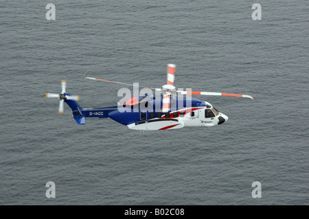 Bristows Sikorsky S-92 elicottero da Scatsta utilizzati per il trasporto di petrolio offshore lavoratori foto di sorvolare le Shetland Foto Stock