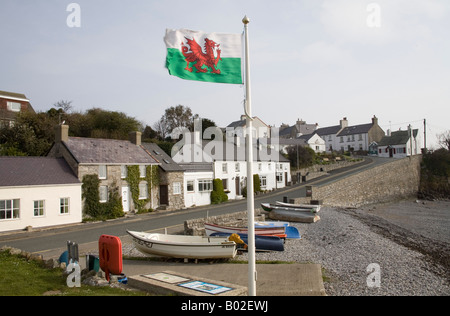 Moelfre Isola di Anglesey North Wales UK Aprile il cottage sul mare di questo piccolo villaggio di pescatori di Welsh popolare località balneare Foto Stock