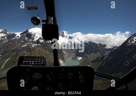 Viste dall'elicottero della Wilkin Valle del fiume e vette del monte aspiranti il Parco Nazionale di South Island, in Nuova Zelanda Foto Stock
