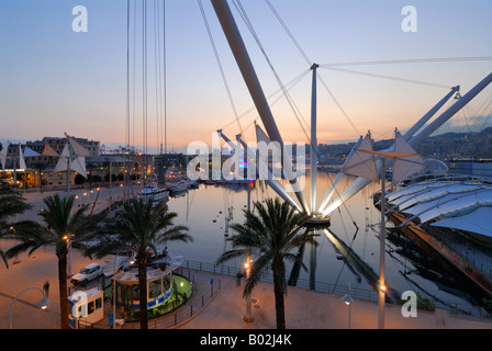 Genova Porto Antico Il Bigo progettato da Renzo Piano Foto Stock