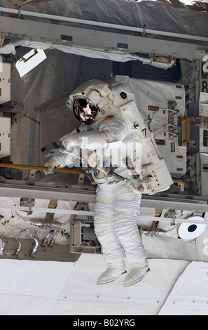 Astronauta che partecipano all attività extravehicular. Foto Stock