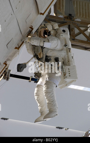 Astronauta che partecipano all attività extravehicular. Foto Stock