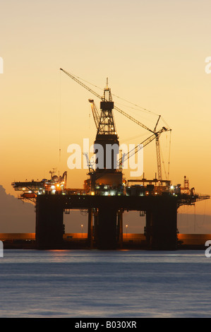 Oil Rig a Sunrise, Las Palmas di Gran Canaria Foto Stock