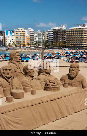 Gran Canaria: la scultura di sabbia sulla spiaggia Playa de Las Canteras a Las Palmas Foto Stock