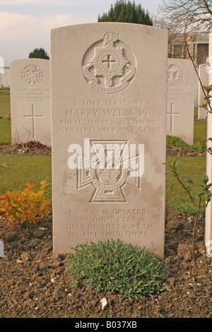 War Memorial pietra tombale del sergente Harry Wells VC Foto Stock