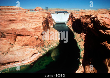 Glen Canyon Dam al di sotto del Lago Powell sul fiume Colorado in Pagina, Arizona Foto Stock