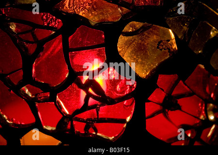 A casa ed artigianali Natale colorate vaso di vetro con candela Foto Stock