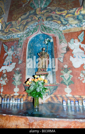 Interno la missione di San Xavier del Bac Tucson in Arizona USA Foto Stock