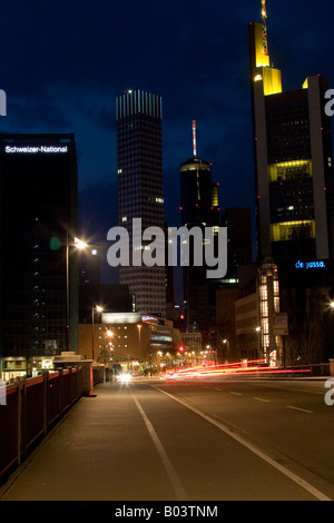 Il distretto bancario Francoforte alla notte in Germania Foto Stock