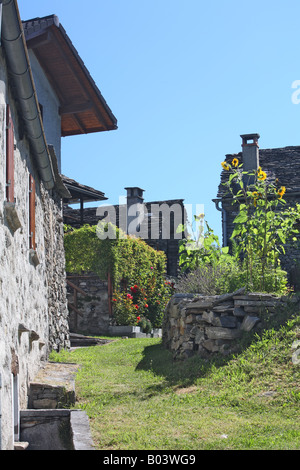 Casa di pietra rustico monte di motti lago maggiore svizzera Foto Stock