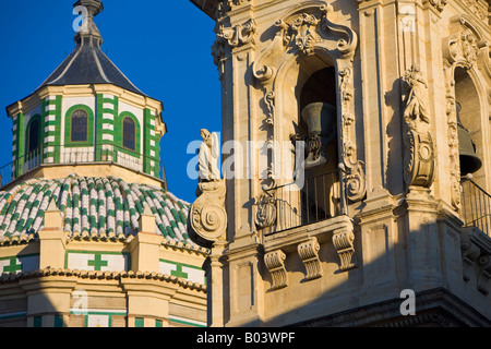 Torre campanaria e la cupola della Basilica di San Juan de Dios (chiesa), città di Granada, provincia di Granada, Andalusia (Andalucia). Foto Stock