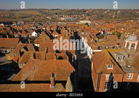 Vista panoramica che mostra il vecchio tetto street scene vecchi edifici medievali nella storica citidel in cinque cinque port Segala East Sussex Foto Stock