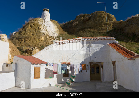 Grotta abitazione in Plaza Padre Poveda nella città di Guadix, provincia di Granada, Andalusia (Andalucia), Spagna, Europa. Foto Stock