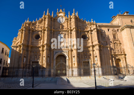 La facciata della Cattedrale di Guadix nella città di Guadix, provincia di Granada, Andalusia (Andalucia), Spagna, Europa. Foto Stock