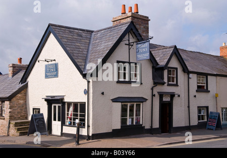 Ristrutturato del xvii secolo Three Tuns Inn a Hay on Wye Powys Wales UK UE risalente al 1600 Foto Stock