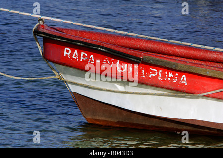 Barca da pesca in Hanga Roa porto Isola di Pasqua o Pascua Rapa Nui Cile Foto Stock