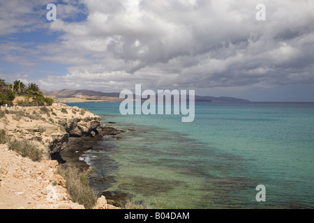 Parte rocciosa della costa sud di Costa Calma, Jandia, Fuerteventura, Isole canarie, Spagna Foto Stock