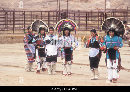 Hopi corn ballerini effettuando al Intertribal cerimoniali indiani in Gallup New Mexico. Fotografia Foto Stock