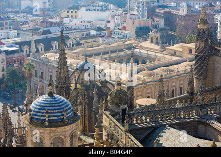 Archivo de Indias (Archivio delle Indie), visto dalla Giralda (torre campanaria/minareto), un sito Patrimonio Mondiale dell'UNESCO Foto Stock