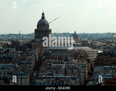 Cupola del pantheon vista dalla Torre Sud della cattedrale di Notre Dame de Paris. Parigi. Francia Foto Stock