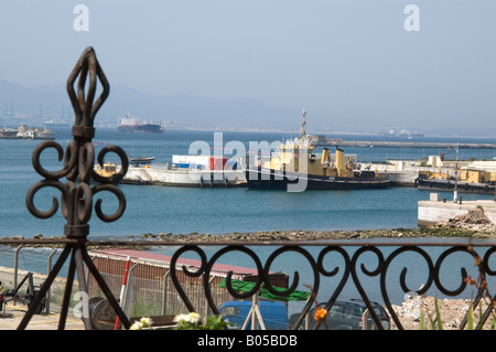 Nel porto di Gibraltar,i territori britannici d'oltremare Foto Stock