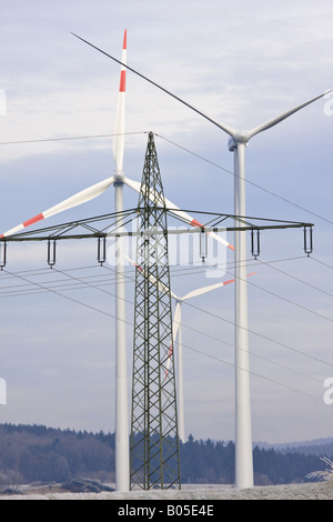 Mulini a vento con pilone, in Germania, in Renania Palatinato, Eifel Foto Stock