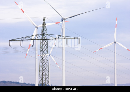 Mulini a vento con pilone, in Germania, in Renania Palatinato, Eifel Foto Stock