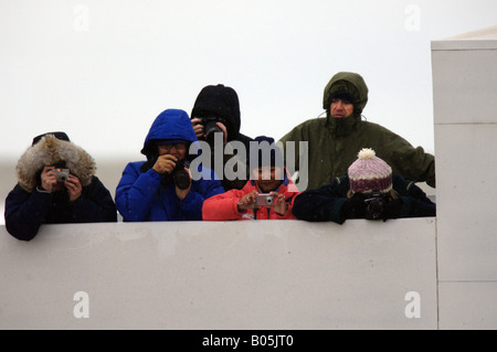 Manitoba Churchill turisti e fotografi il Tundra Buggy esperienza per vedere gli orsi polari Foto Stock