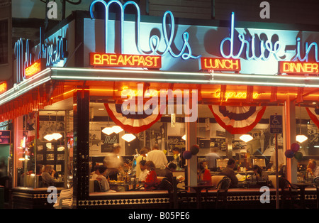 Mels Drive in ristorante a Lombard Street di notte in San Francisco California USA Foto Stock