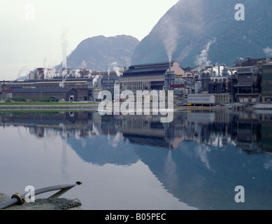 Norzink opere del visto su Sørfjord, un braccio di Hardangerfjord, vicino a Odda, Hordaland, Norvegia. Foto Stock