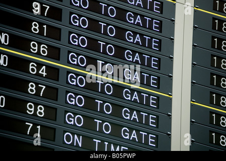 Aeroporto di partenza Informazioni scheda.Andare al gate. Foto Stock