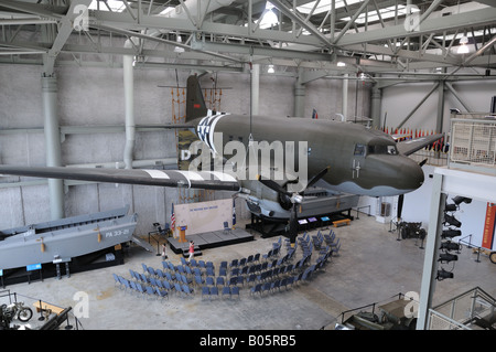 Una C47 aereo si blocca nella hall del National World War II museum di New Orleans. Foto Stock