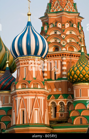 Cattedrale di intercessione della Vergine sul fossato o la Cattedrale di San Basilio il beato nella Piazza Rossa di Mosca, Russia Foto Stock